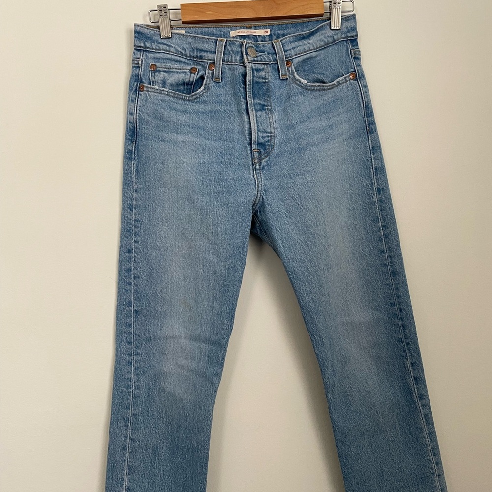 Levi’s women’s straight wedgie jean size 28